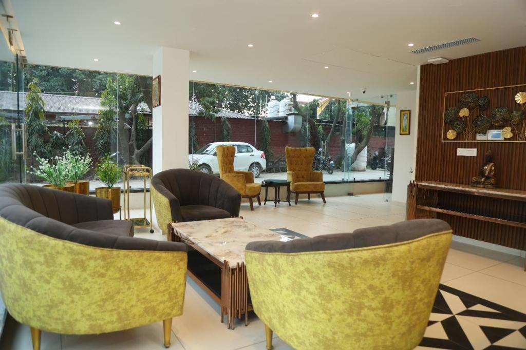 Sapphire Sky Hotel Dehradun Eksteriør bilde