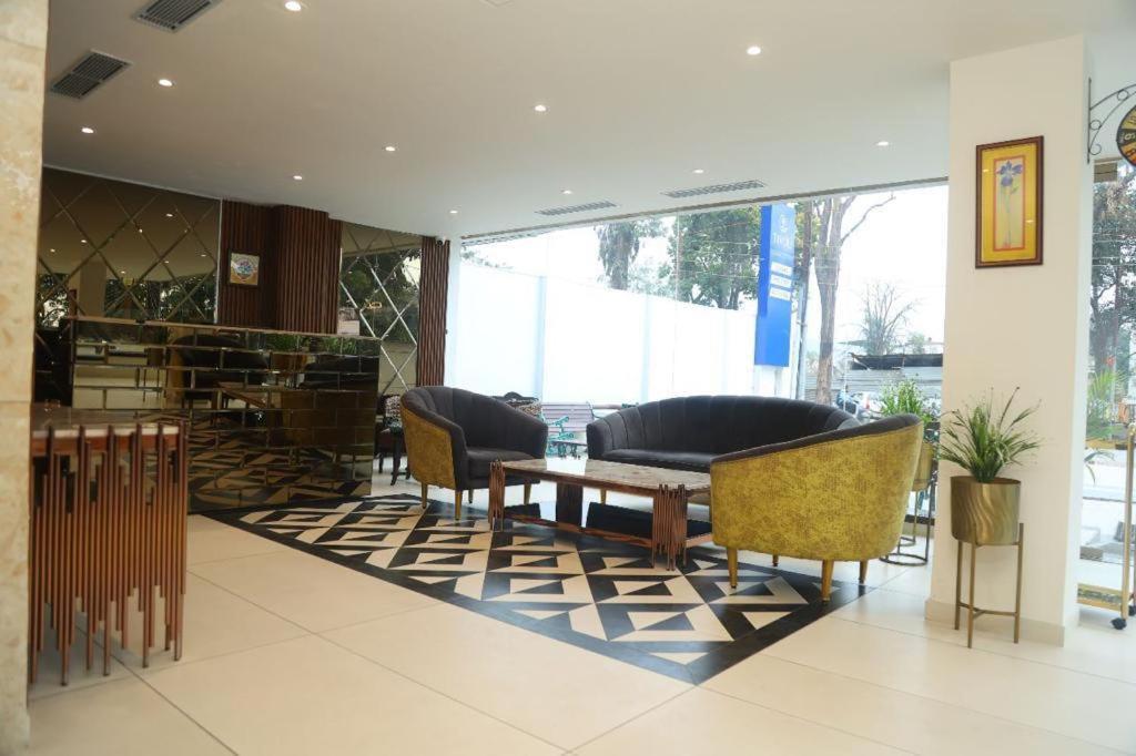 Sapphire Sky Hotel Dehradun Eksteriør bilde